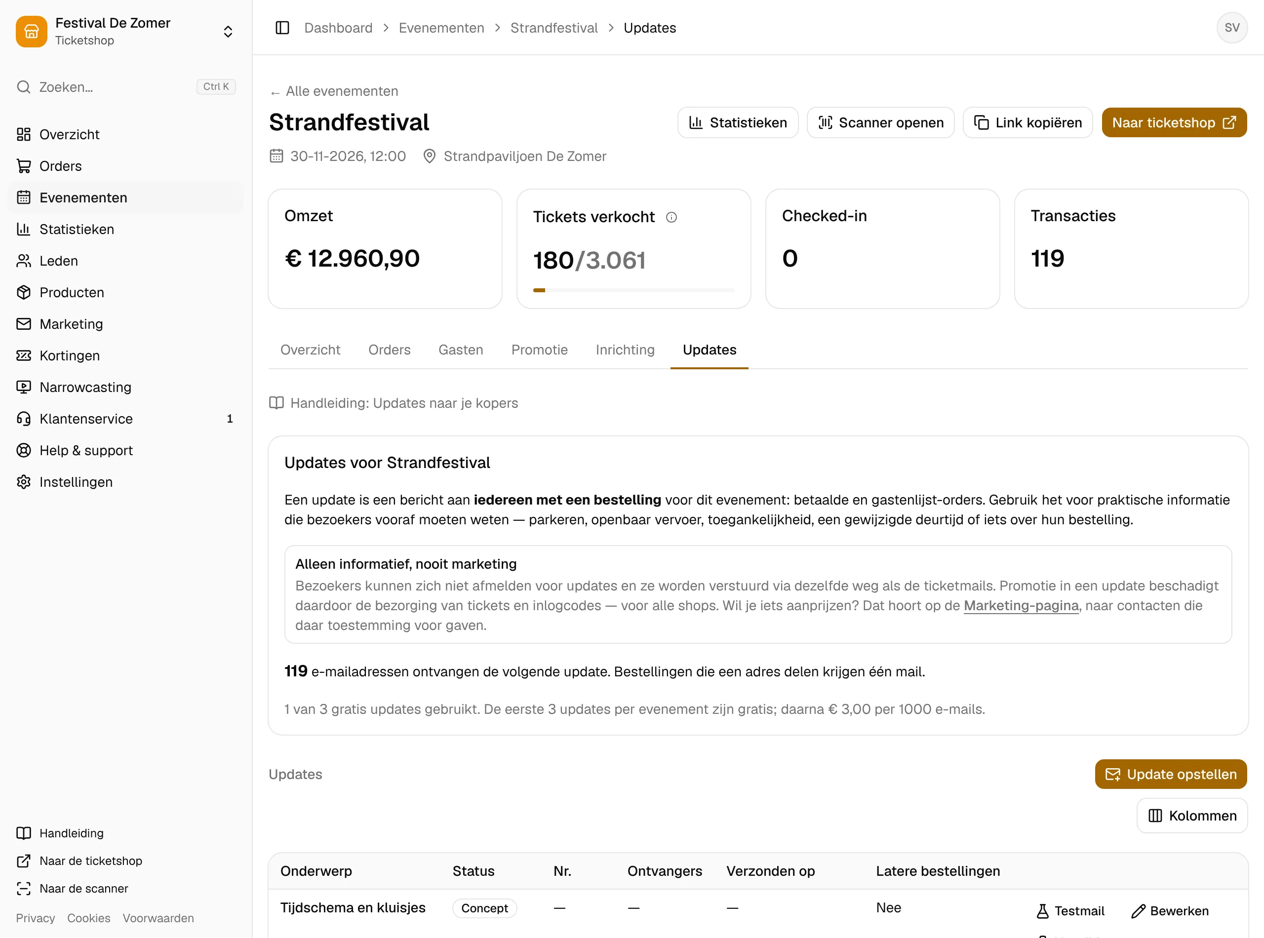 Het tabblad Updates van een evenement, met een verstuurde update en een concept.