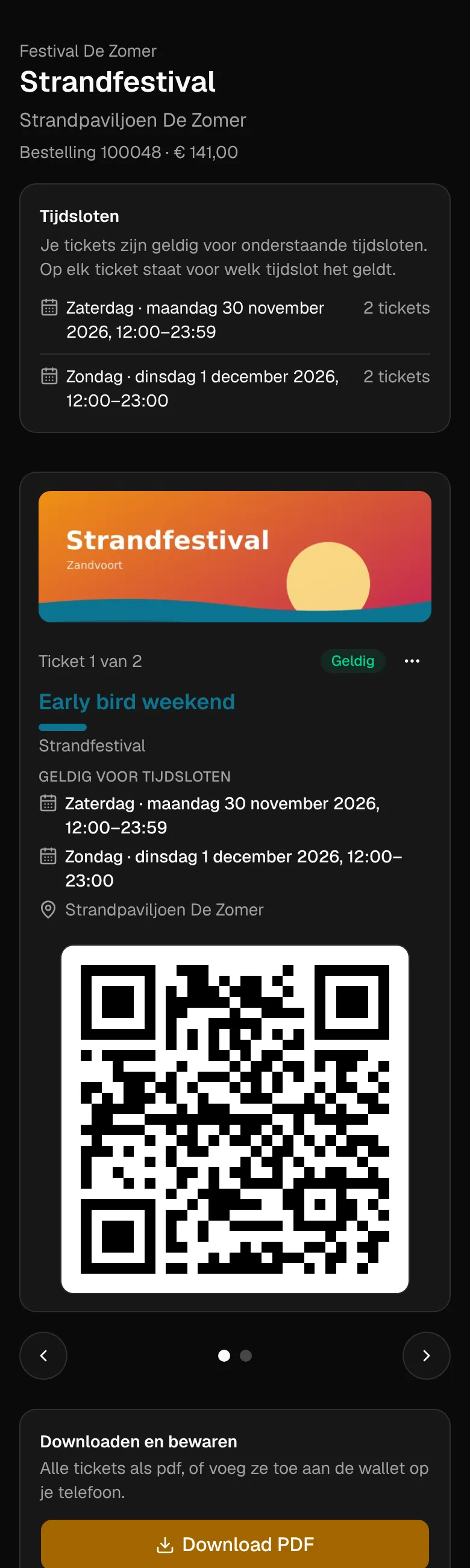 De ticketpagina van een koper op de telefoon, met de QR-code en de downloadknoppen.
